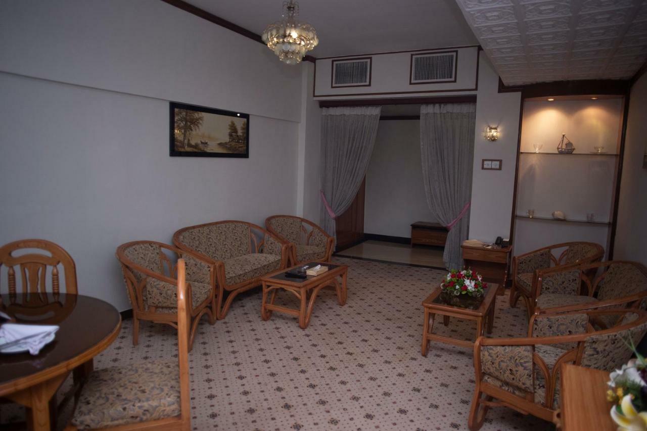 Hotel Mehran Karatschi Exterior foto